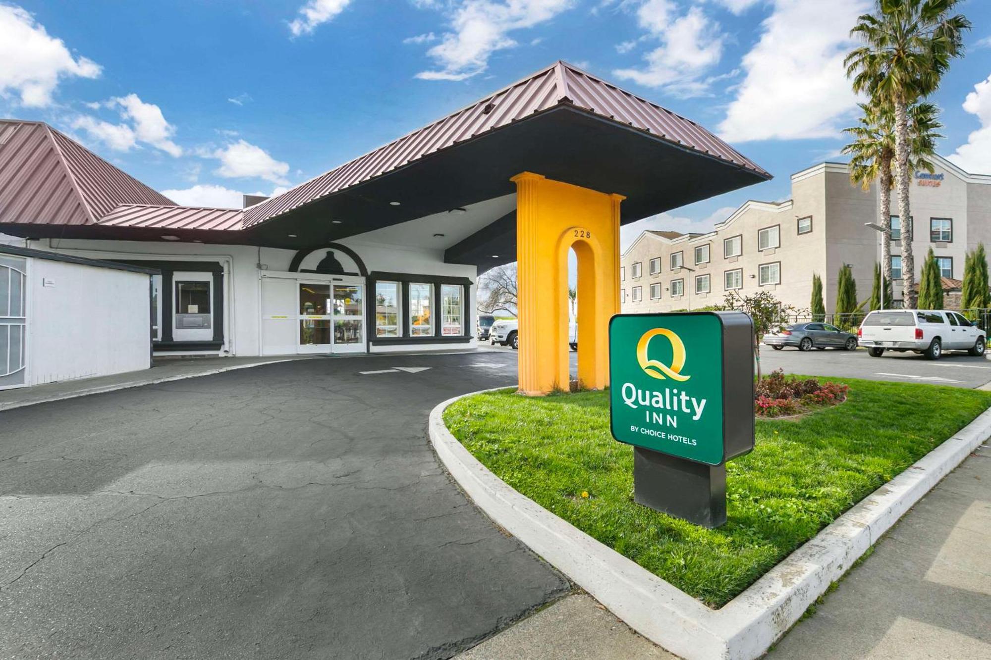 Quality Inn & Suites Sacramento Extérieur photo