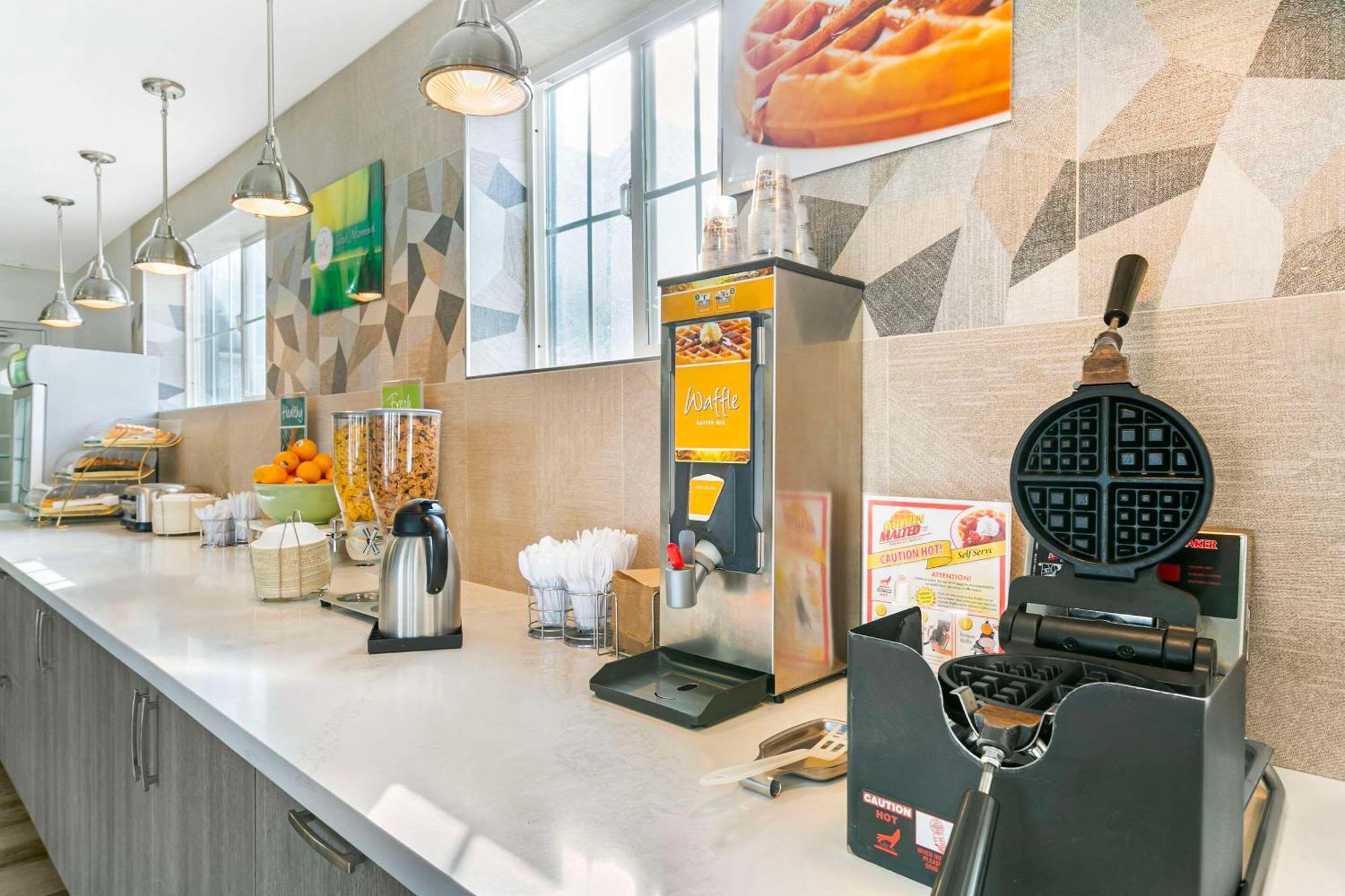 Quality Inn & Suites Sacramento Extérieur photo