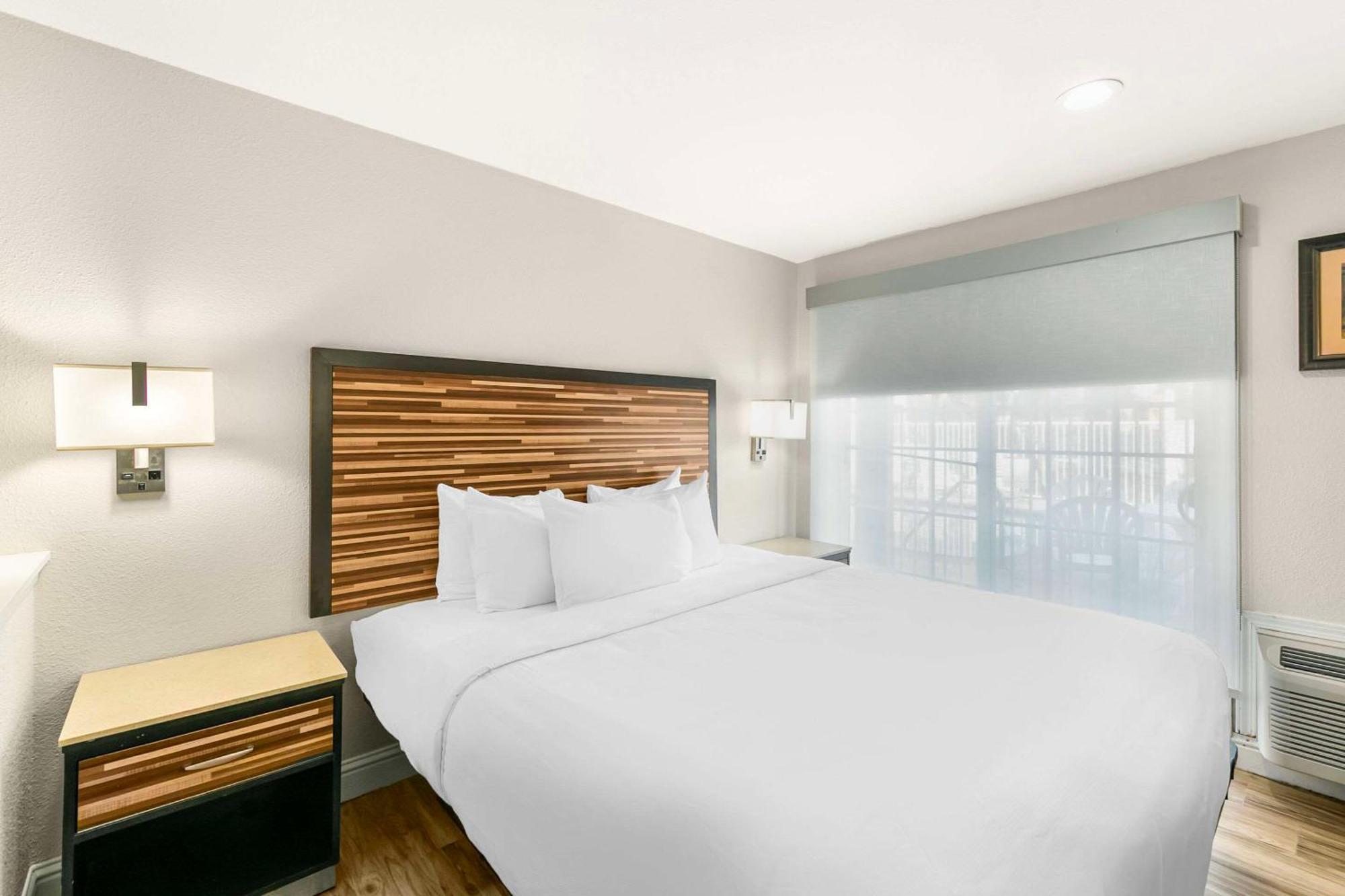 Quality Inn & Suites Sacramento Extérieur photo