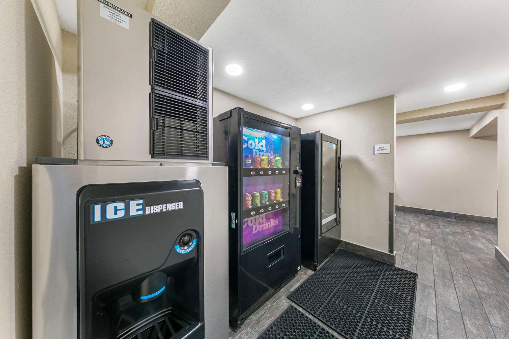 Quality Inn & Suites Sacramento Extérieur photo