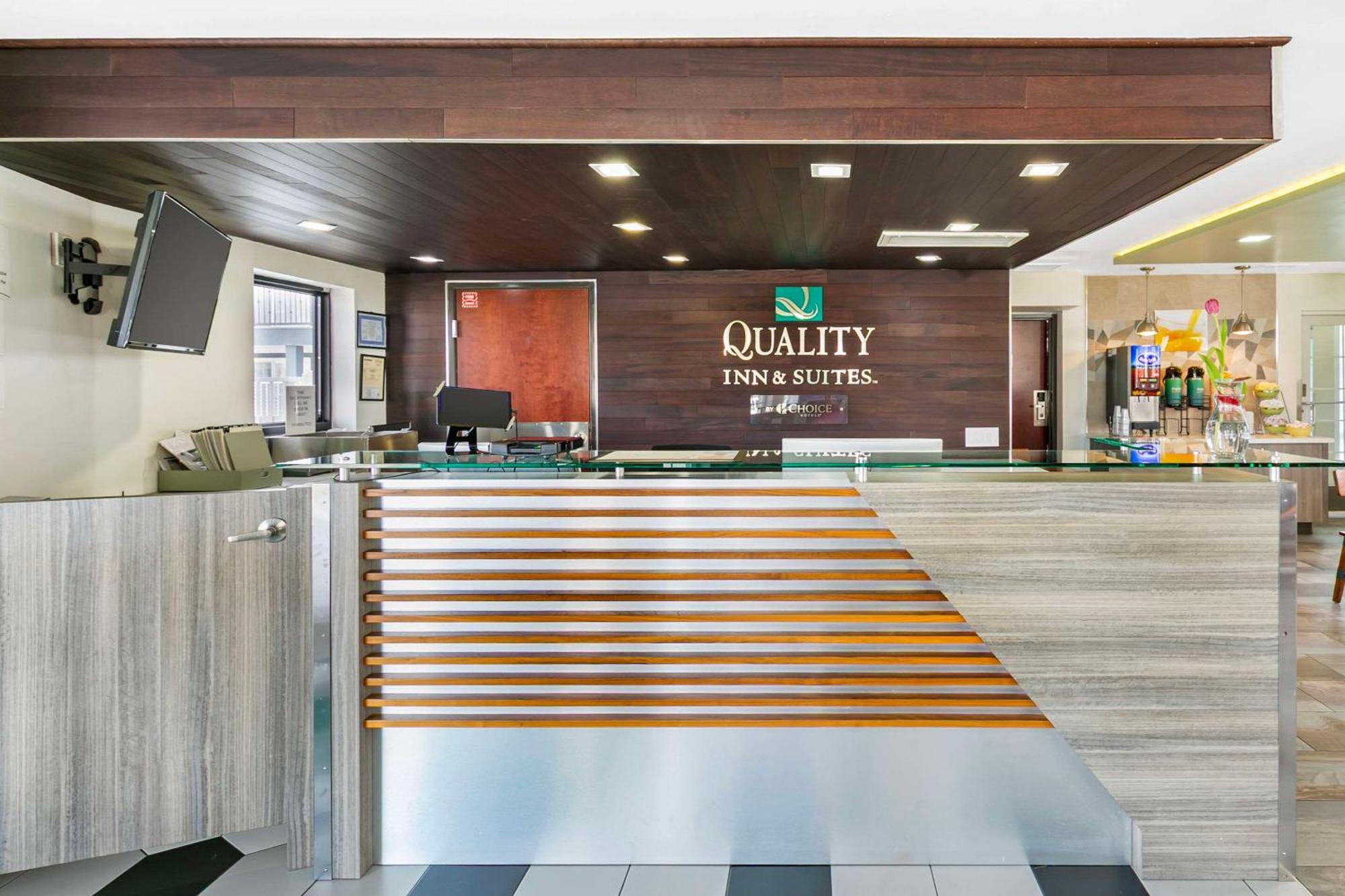 Quality Inn & Suites Sacramento Extérieur photo