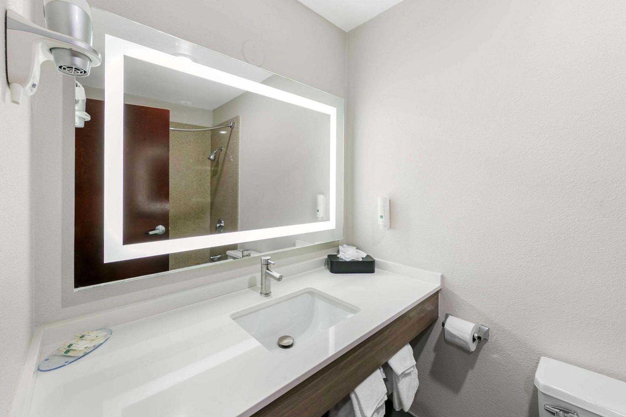 Quality Inn & Suites Sacramento Extérieur photo