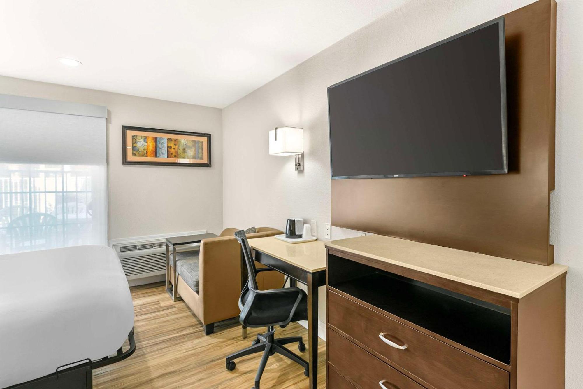 Quality Inn & Suites Sacramento Extérieur photo