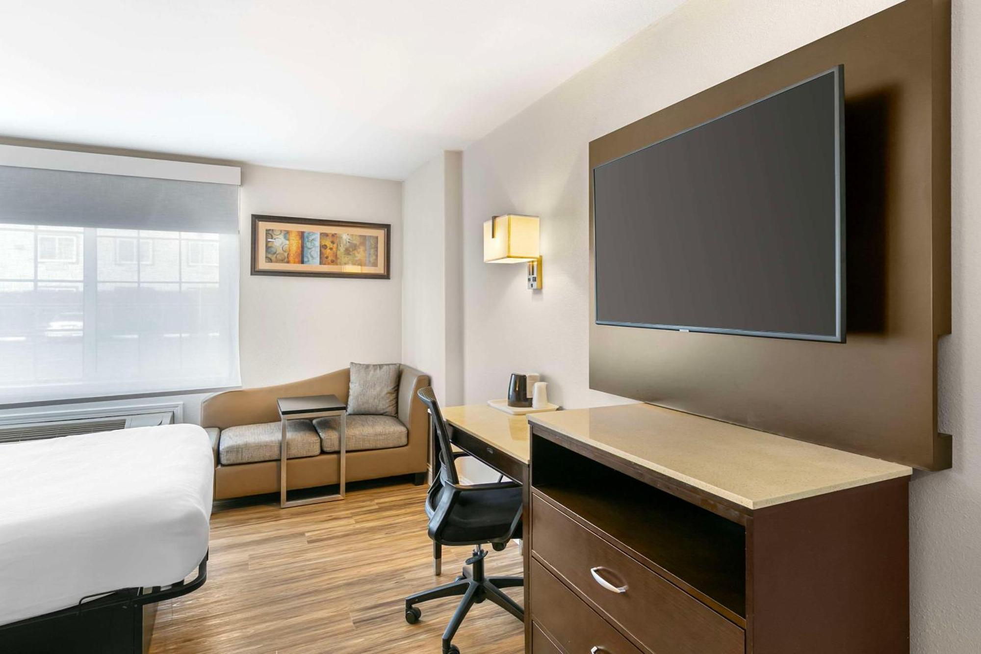 Quality Inn & Suites Sacramento Extérieur photo
