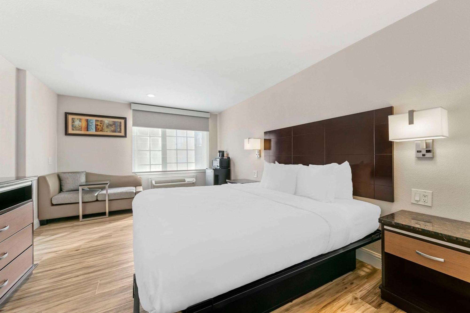 Quality Inn & Suites Sacramento Extérieur photo