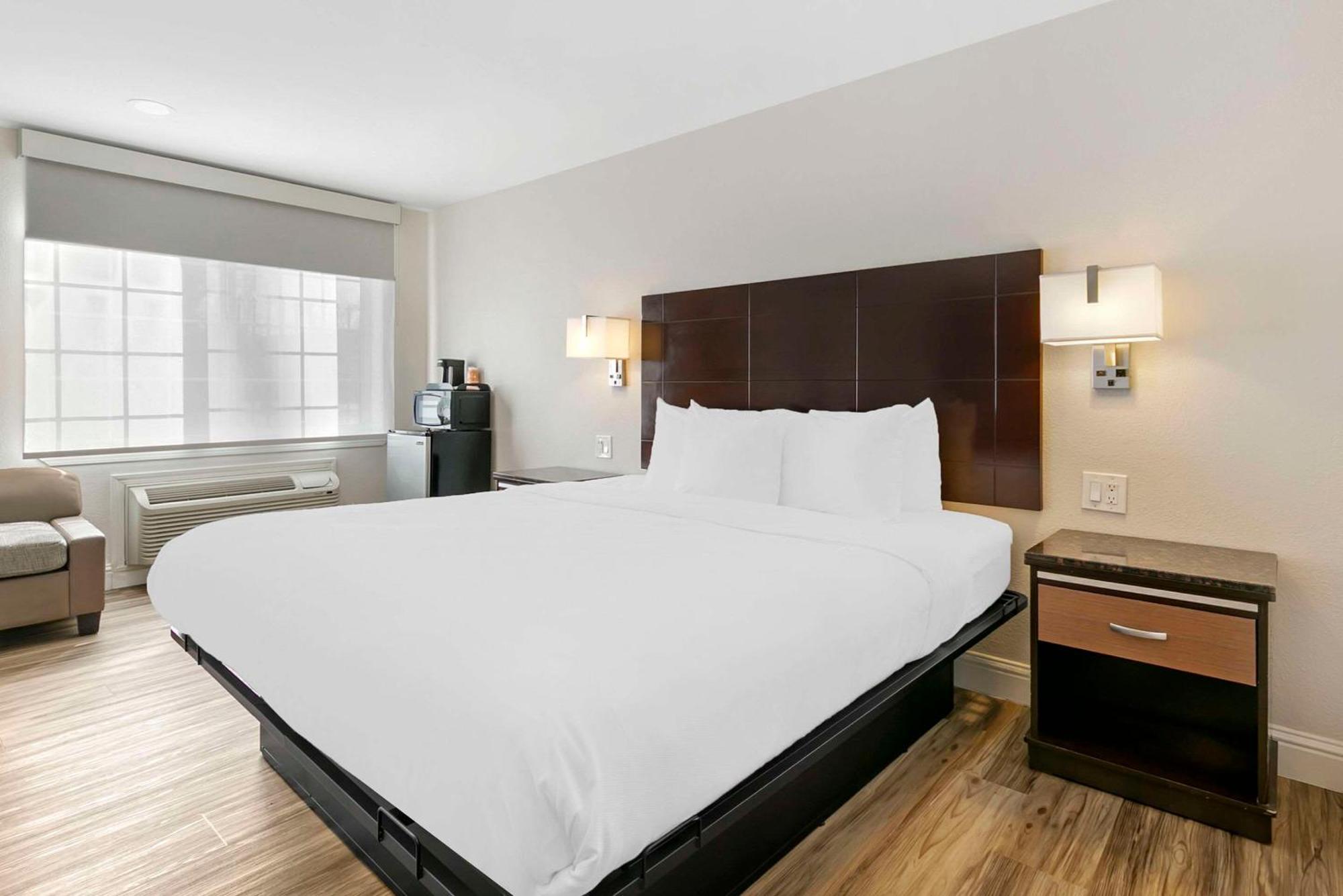 Quality Inn & Suites Sacramento Extérieur photo
