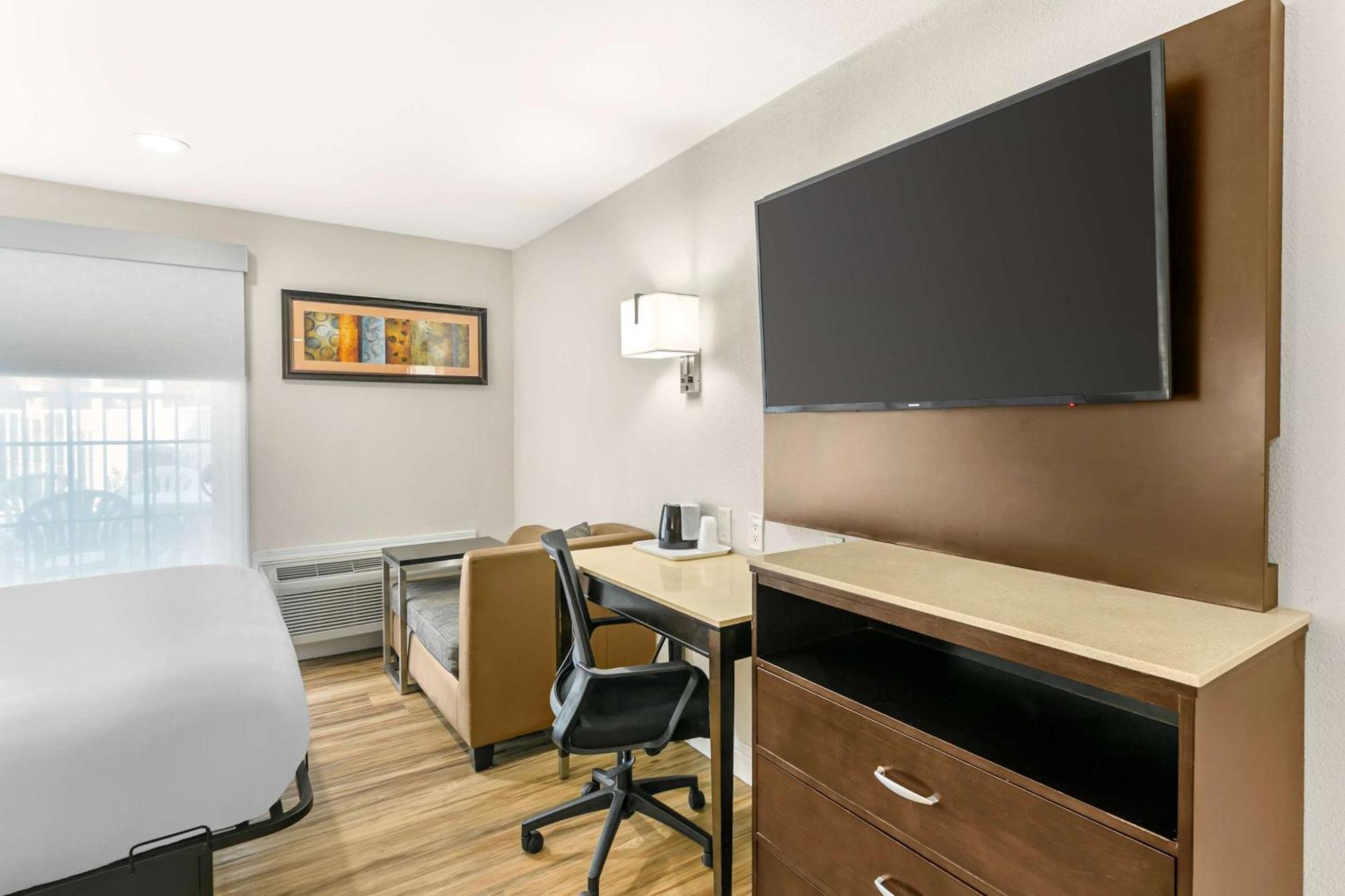 Quality Inn & Suites Sacramento Extérieur photo