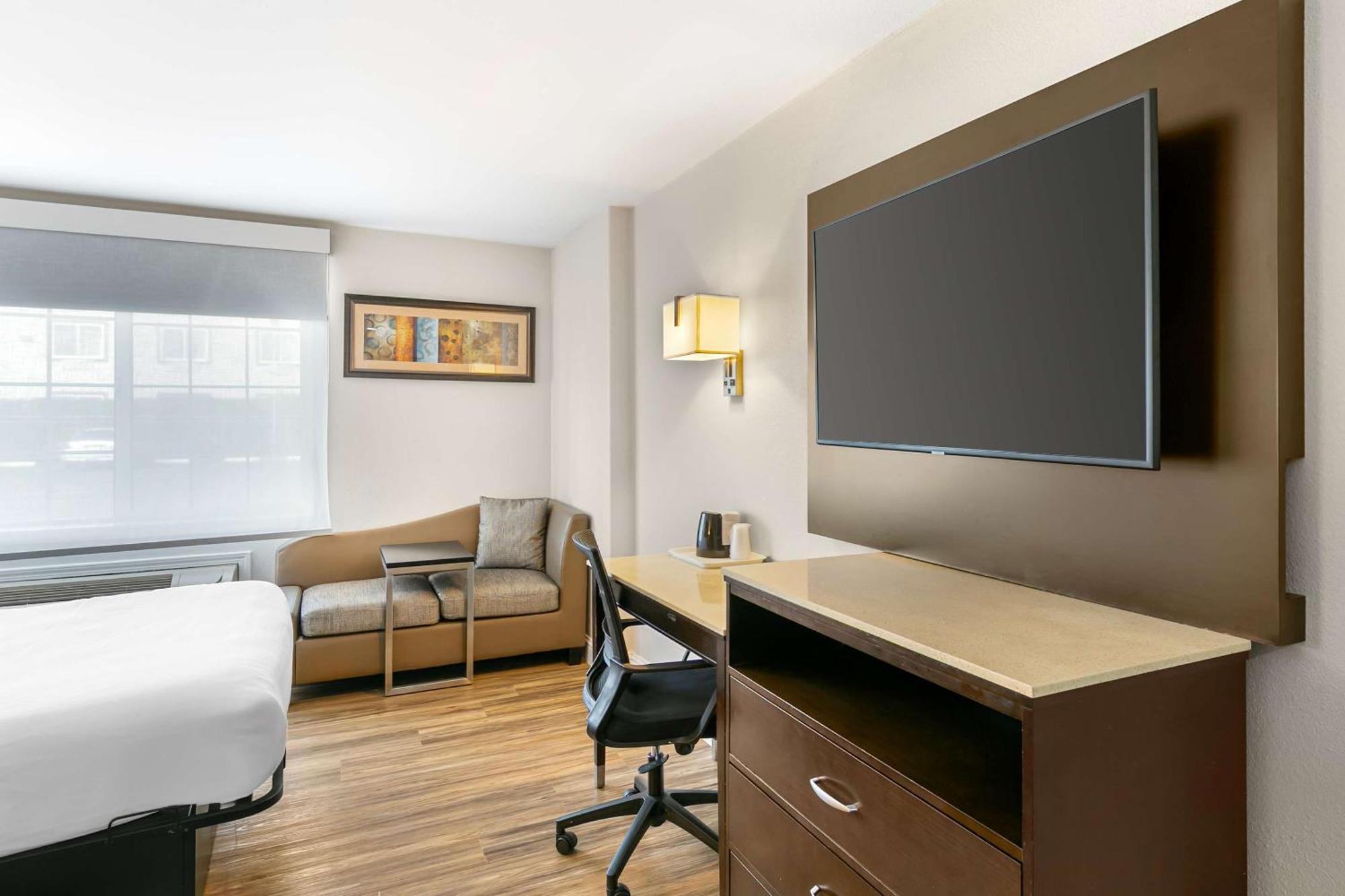 Quality Inn & Suites Sacramento Extérieur photo