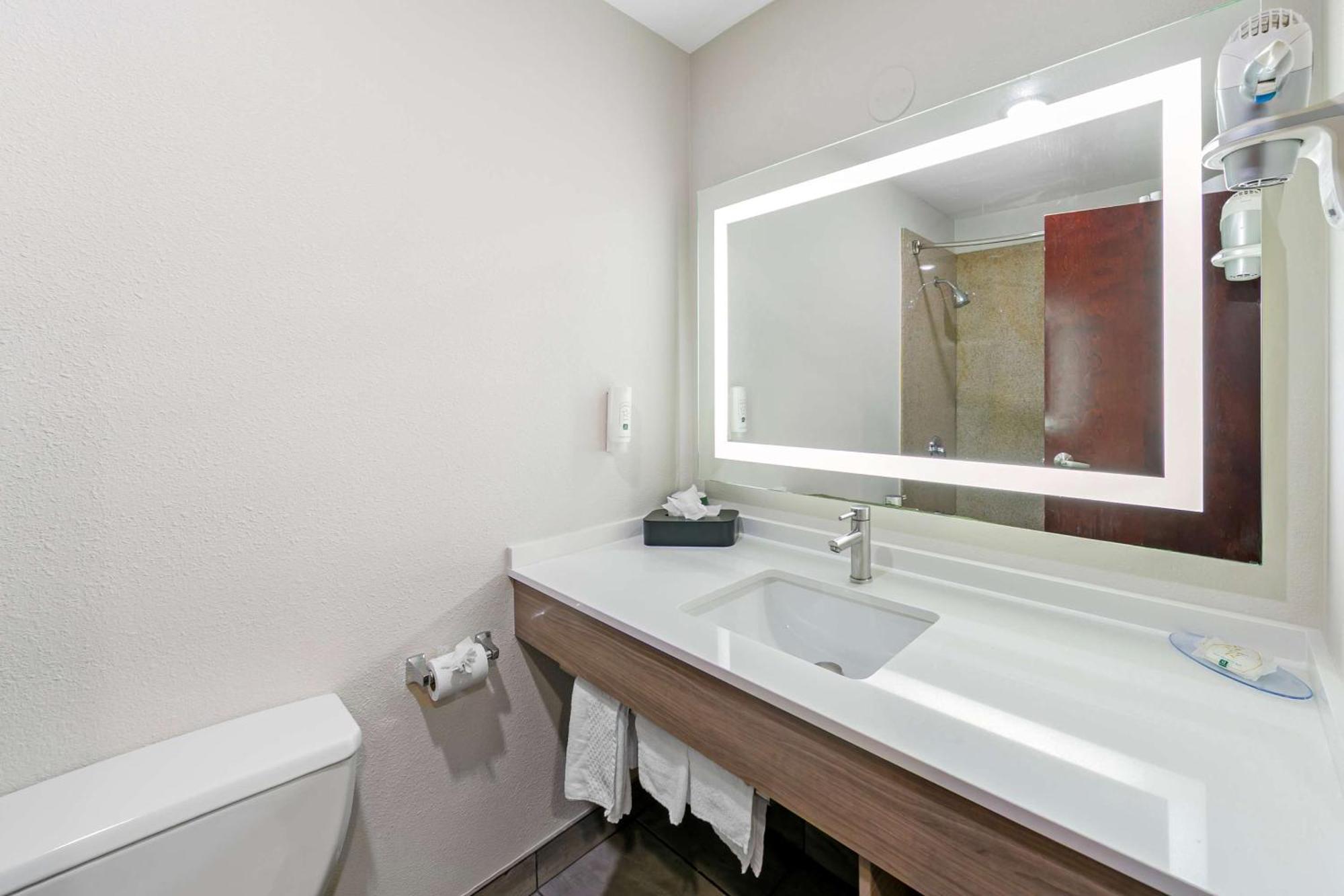 Quality Inn & Suites Sacramento Extérieur photo