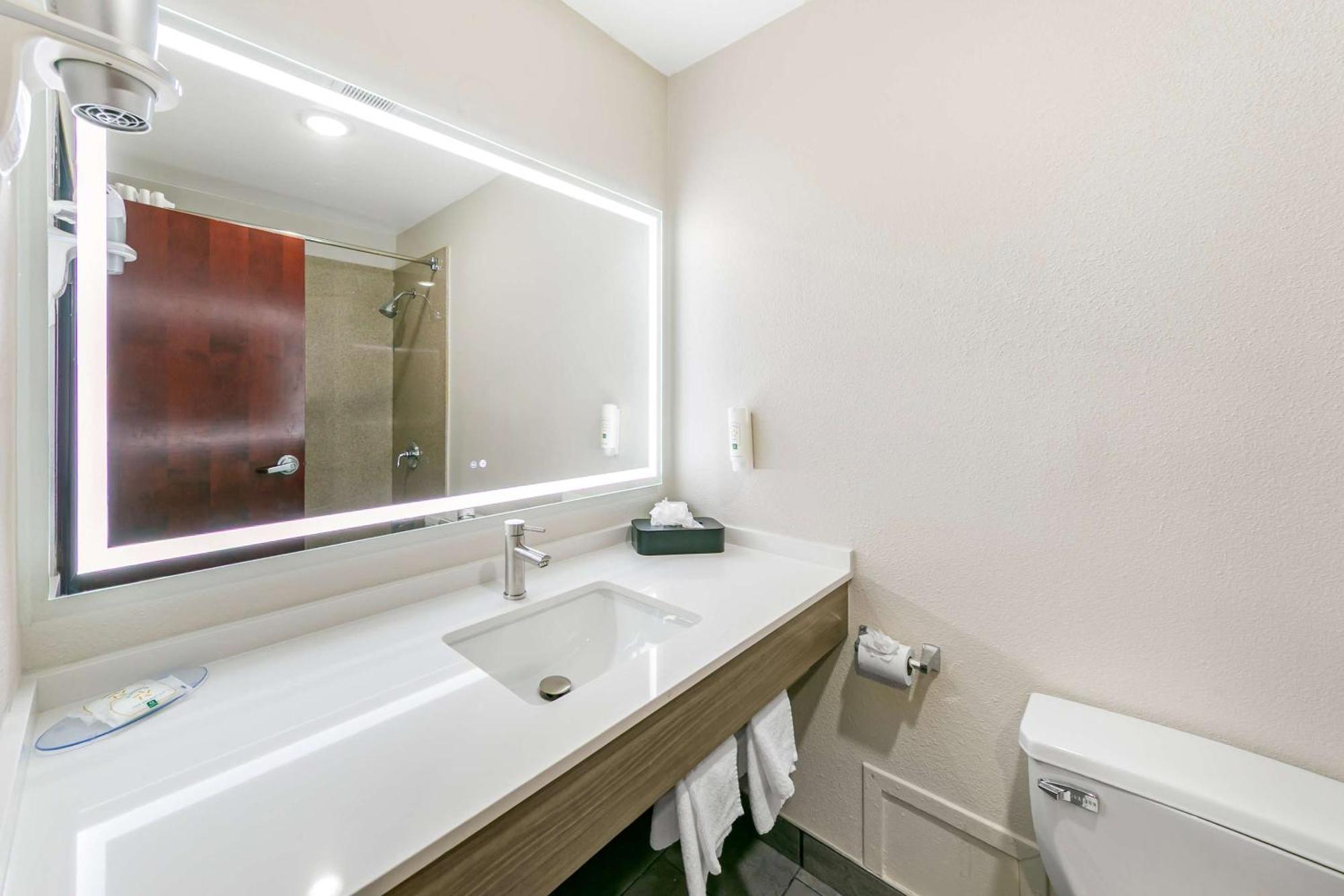 Quality Inn & Suites Sacramento Extérieur photo